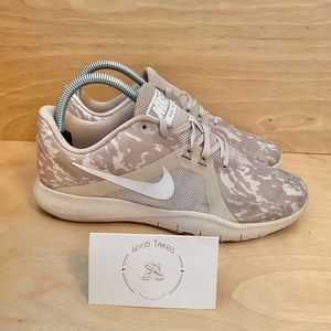 Brand new Nike flex womens shoes size 7.5 nothing wrong with them
